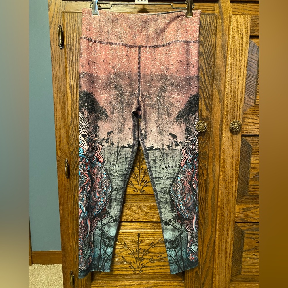 🦋EVCR Capri high waist leggings in pink/teal/black BOHO Tribal elephant design